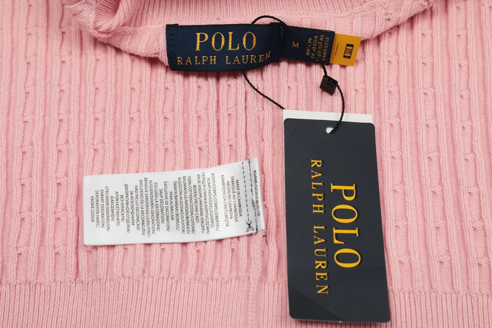 P210 Top quality" Style number: DS005# (not off the shelves all year round) [Ralph Lauren round neck solid color pony embroidery logo knitted cardigan long sleeves] ✅Ralph Lauren Ralph Lauren classic basic versatile twist knitted cardigan long sleeves ✅Main supplier platform live broadcast Wholesale entity Replenish when out of stock Not off the shelf ✅ZP quality 1:1 version Scan the code to enter the GF website Counter quality ✅Detailed quality is the only one in Guangzhou Imported quality cotton yarn, focusing on high-end, cost-effective, good quality, needless to say ✅Zhao Lusi's same style is really amazing, so sweet, so beautiful. This cardigan is really good-looking ✅The upper body is simple and easy to match. A must-have for goddess ootd. Good-looking clothes are never picky. A must-have in the goddess' wardrobe. Size: S-XL Color: Black, almond, gray, navy blue, pink, white, light blue, taro purple, rose red, white label, big red and blue label